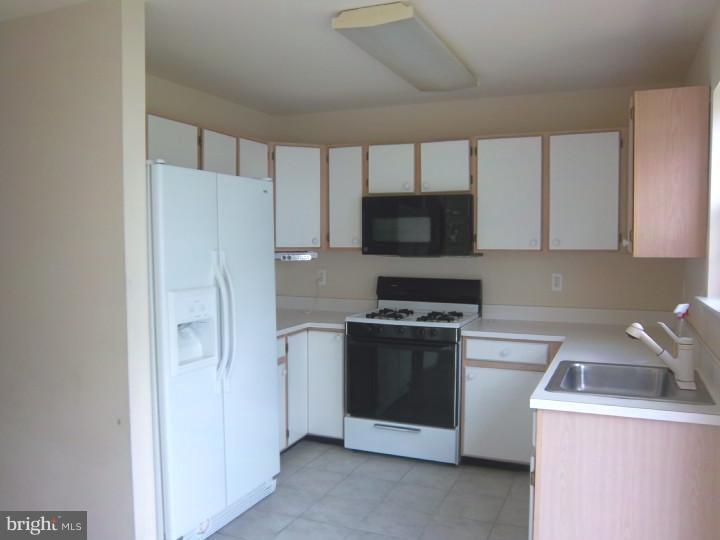 740 Rutland Court Sewell, NJ 08080 - Photo 5 of 12 Kitchen