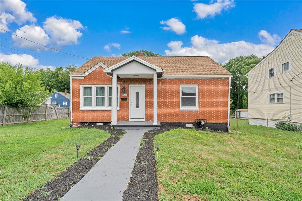 2923 Courtland Road Northwest Roanoke, VA 24012 - Photo 2 of 28 29-MIB01502