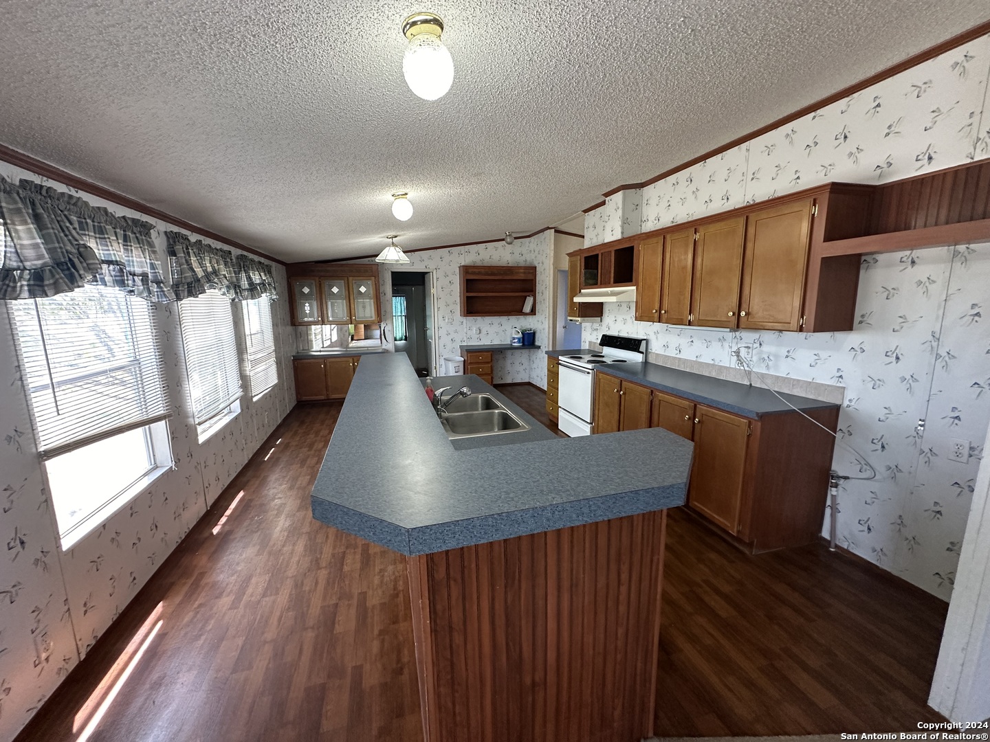 4050 South Highway 16 Bandera, TX 78003 - Photo 3 of 8