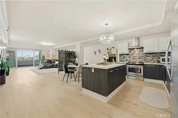 $599,999 | 433 Pine Avenue, Unit 201, Long Beach, CA 90802