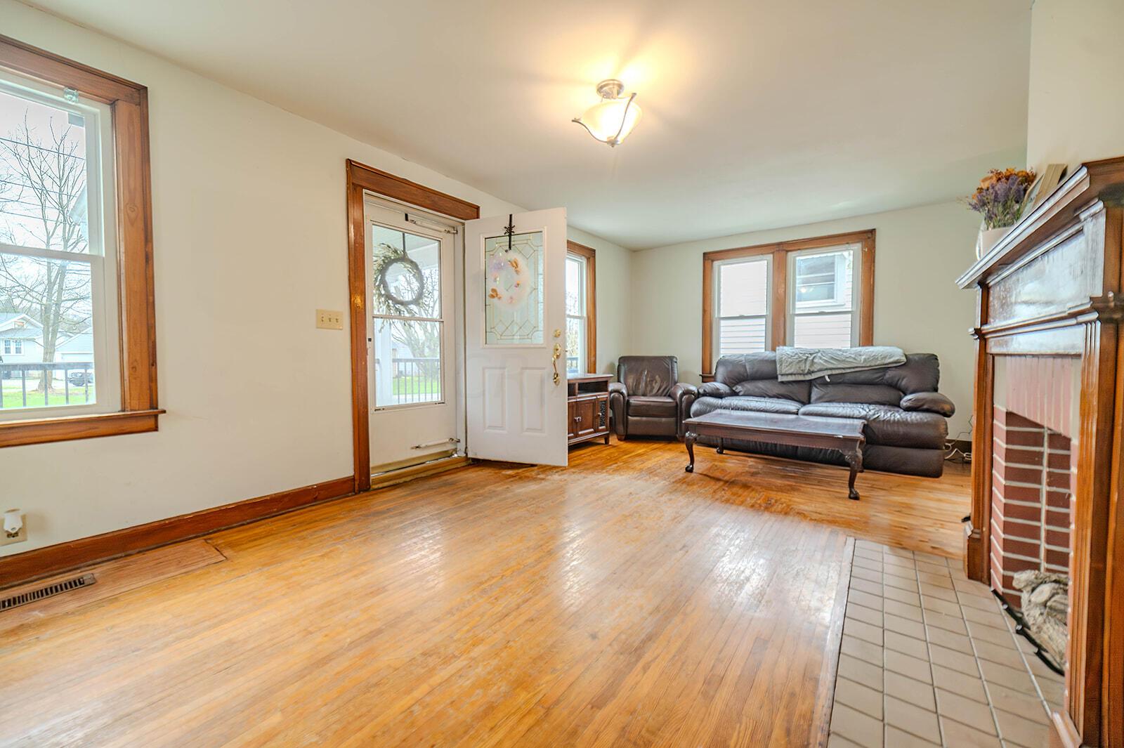 159 Pershing Drive Lancaster, OH 43130 - Photo 5 of 24 DSC_0493-Enhanced-NR