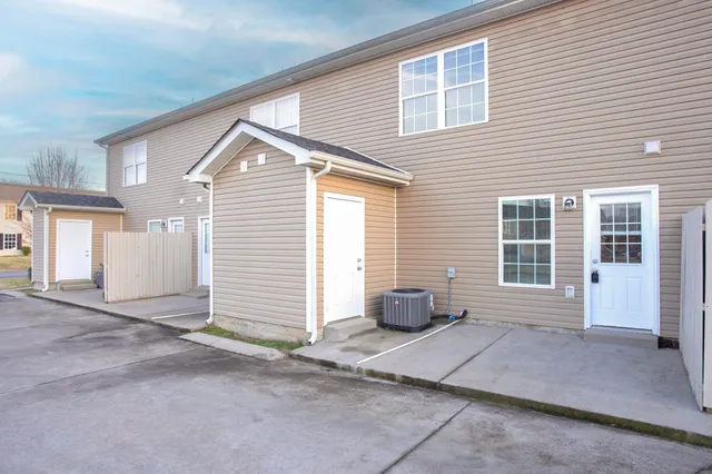 a view of a house with backyard and windows