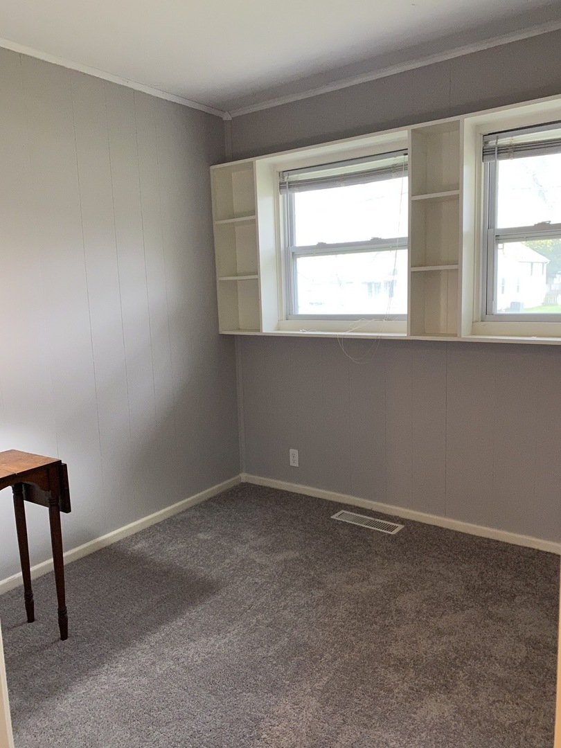 329 Douglas Road Batavia, IL 60510 - Photo 12 of 23 an empty room with a window