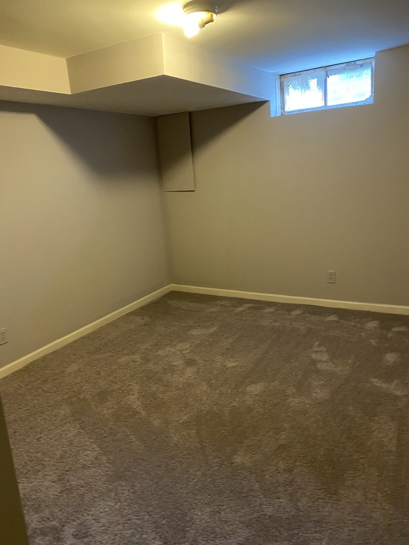 329 Douglas Road Batavia, IL 60510 - Photo 14 of 23 an empty room with a empty space