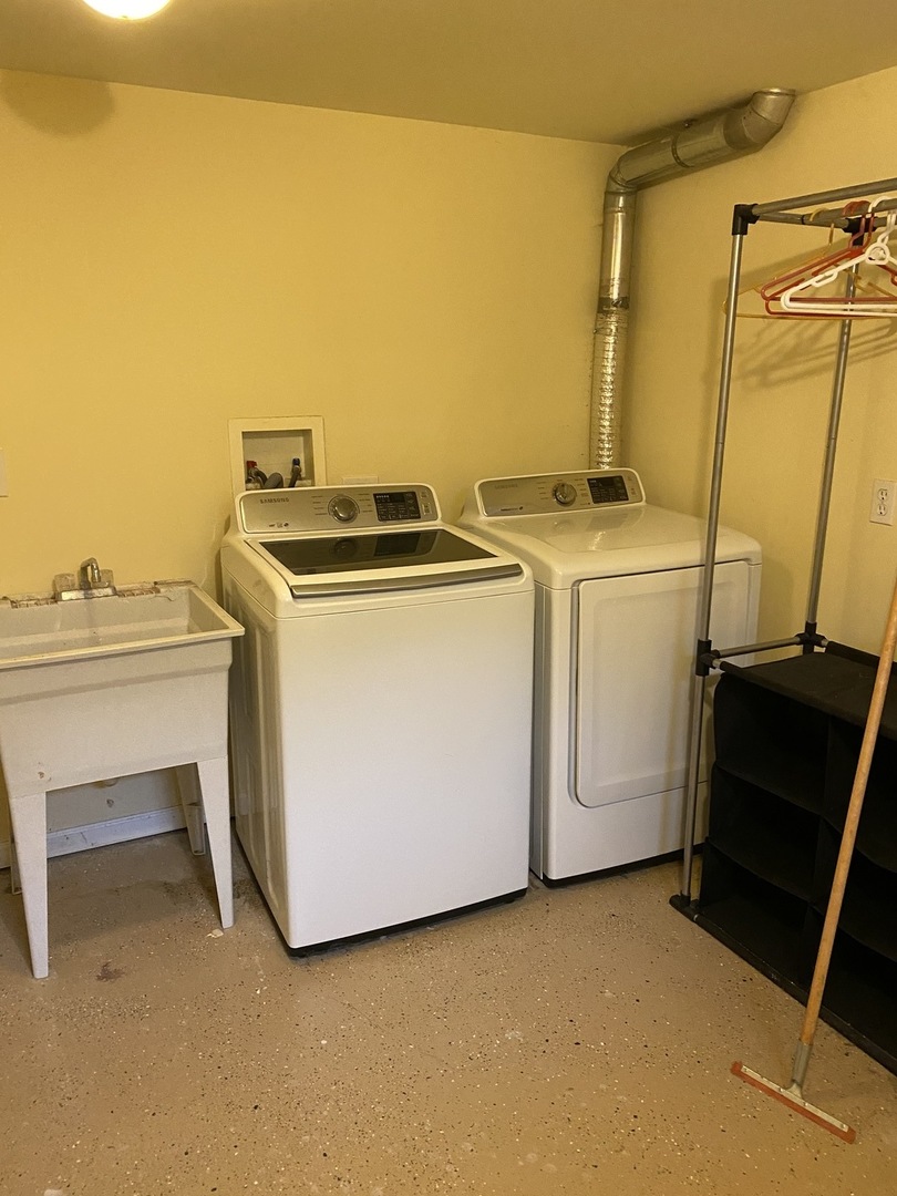 329 Douglas Road Batavia, IL 60510 - Photo 15 of 23 a utility room with dryer and washer