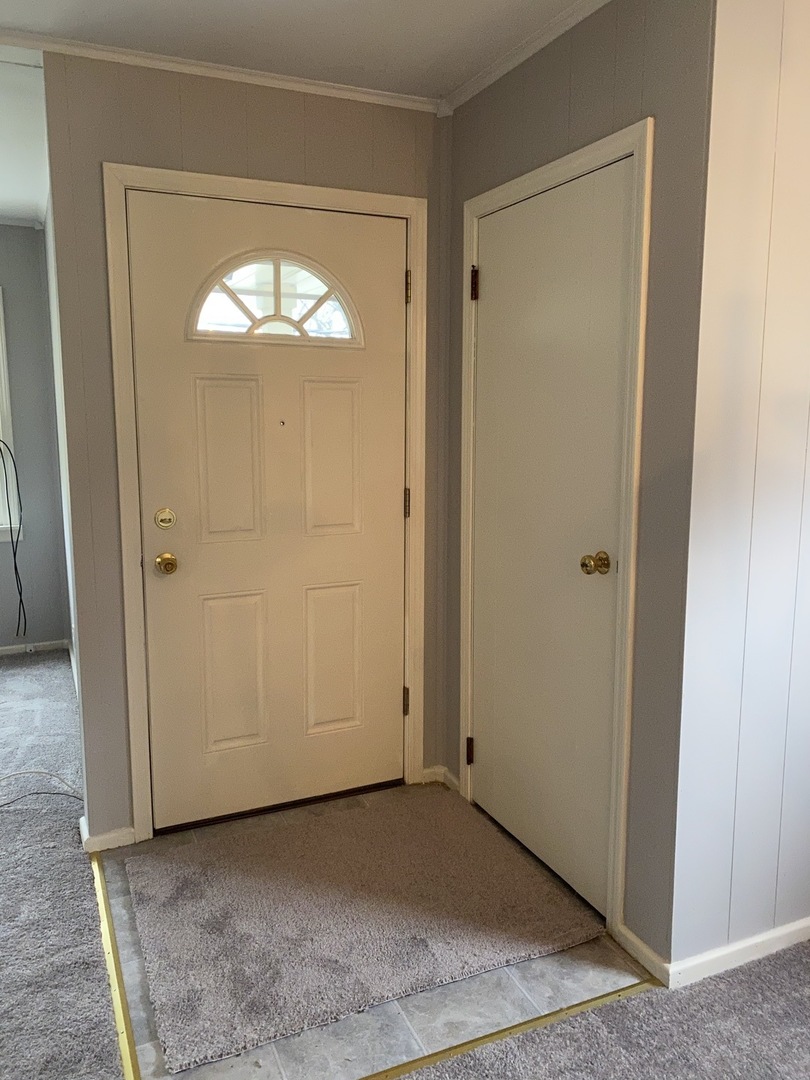 329 Douglas Road Batavia, IL 60510 - Photo 3 of 23 an empty room with closet and a window