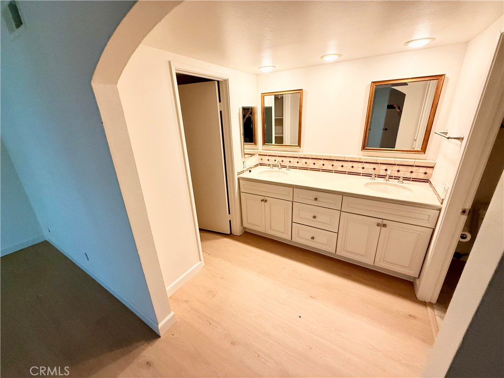 15 Rana Irvine, CA 92612 - Photo 10 of 15 a view of a hallway with windows