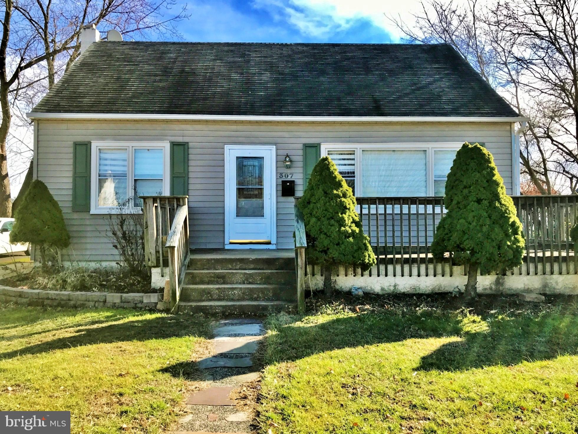 307 Edwards Drive Brookhaven, PA 19015 - Photo 1 of 33