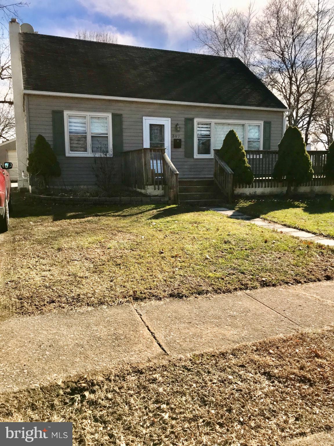 307 Edwards Drive Brookhaven, PA 19015 - Photo 2 of 33