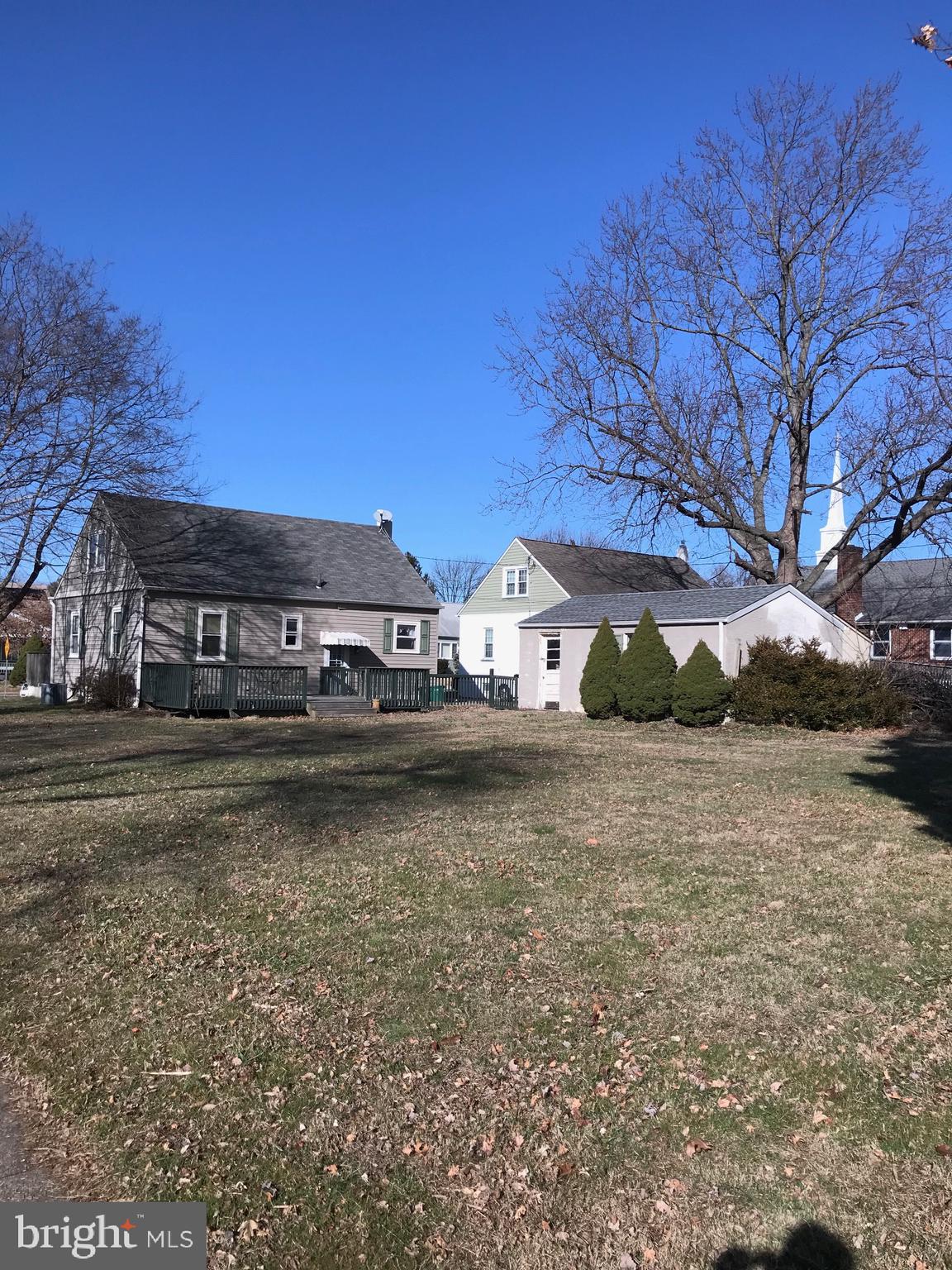 307 Edwards Drive Brookhaven, PA 19015 - Photo 28 of 33 Large corner lot
