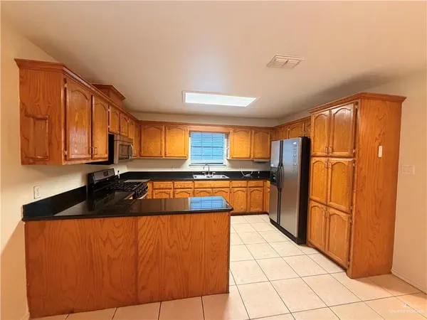 $1,750 | 357 Pine Creek, Alamo, TX 78516