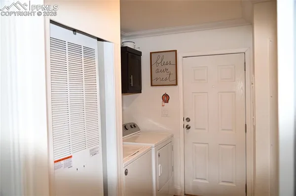 a view of empty room with window