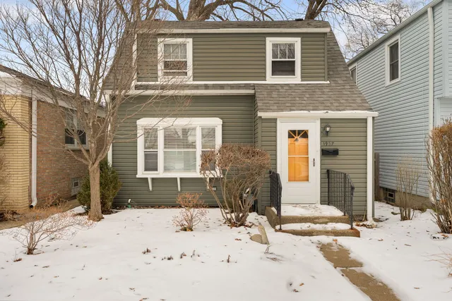 $450,000 | 1927 Warren Street, Evanston, IL 60202