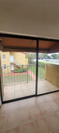 a view of empty room with large windows