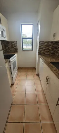 $1,950 | 15650 Southwest 80th Street, Unit F208, Miami, FL 33193