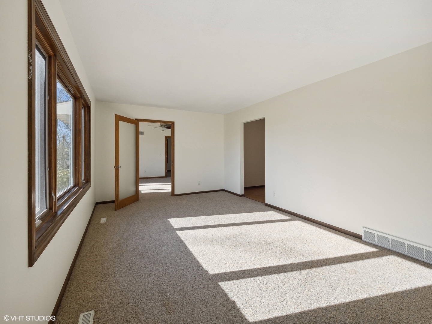 5881 Tipple Road Rockford, IL 61102 - Photo 13 of 32 a view of a livingroom with an entryway