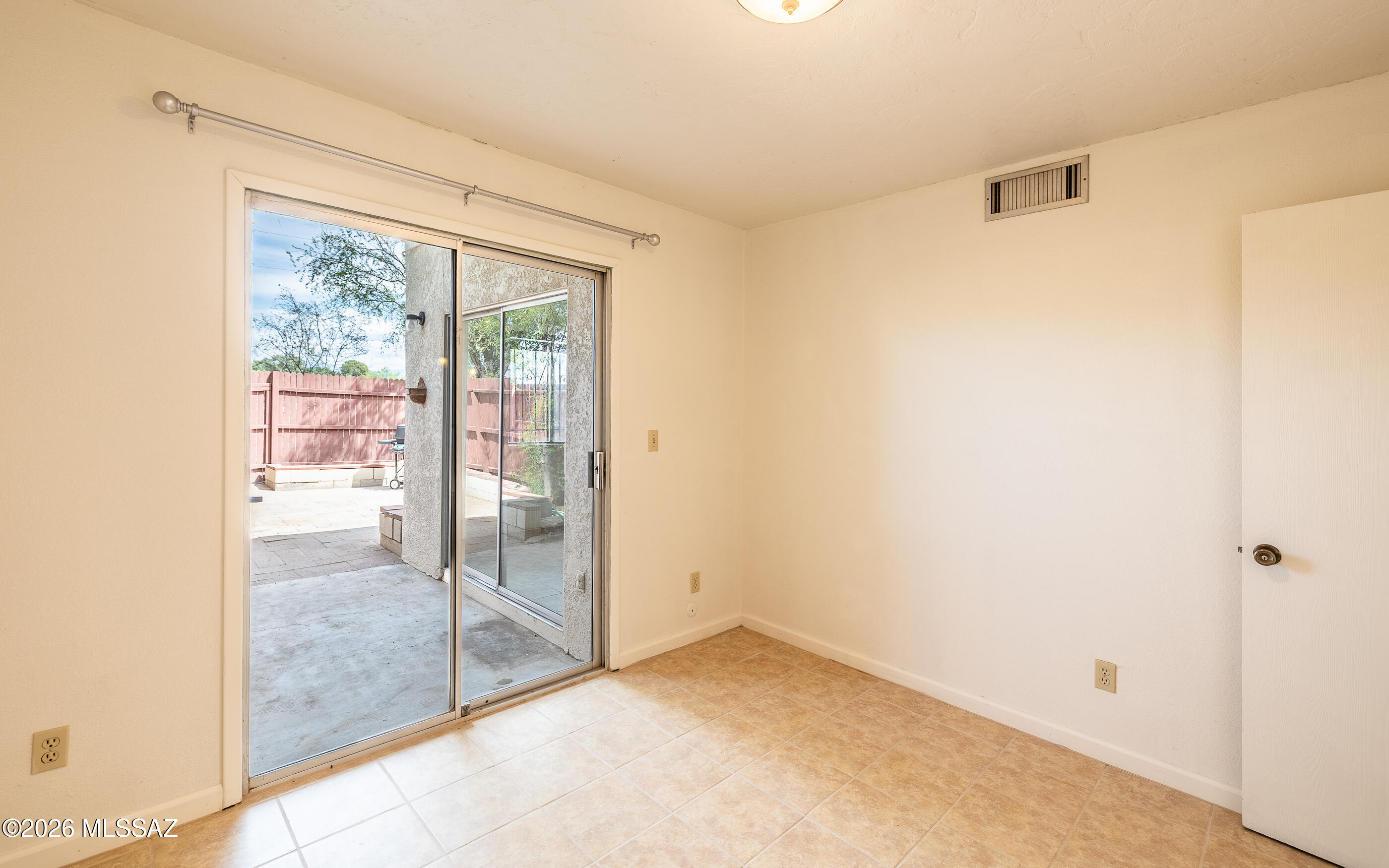 3750 North Country Club Road, Unit 46 Tucson, AZ 85716 - Photo 13 of 34 a view of an empty room