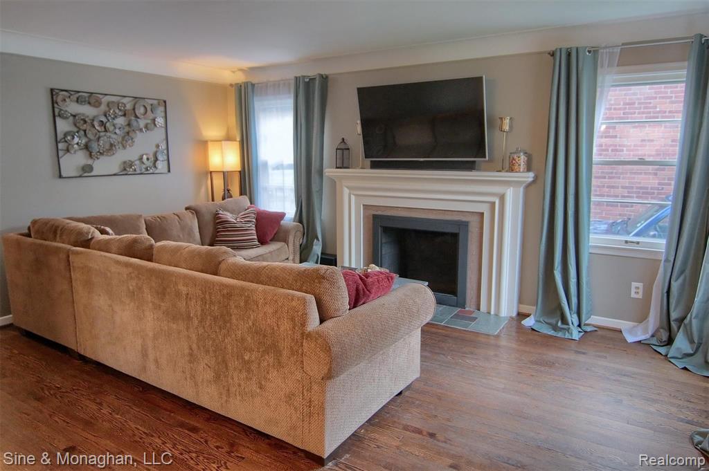 1226 Hampton Road Grosse Pointe Woods, MI 48236 - Photo 4 of 26