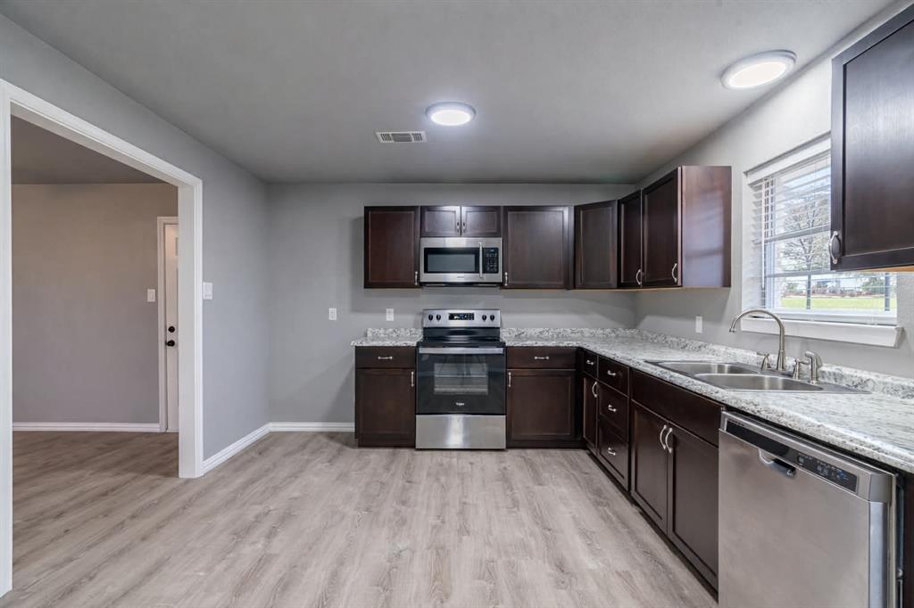 1025 5th Street Southwest Paris, TX 75460 - Photo 3 of 13