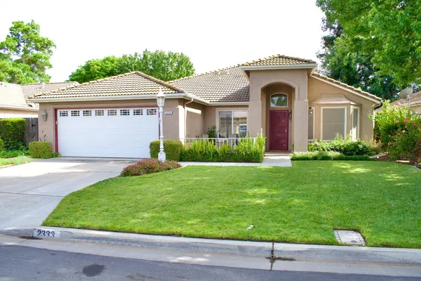 $449,900 | 2333 East Omaha Avenue, Fresno, CA 93720