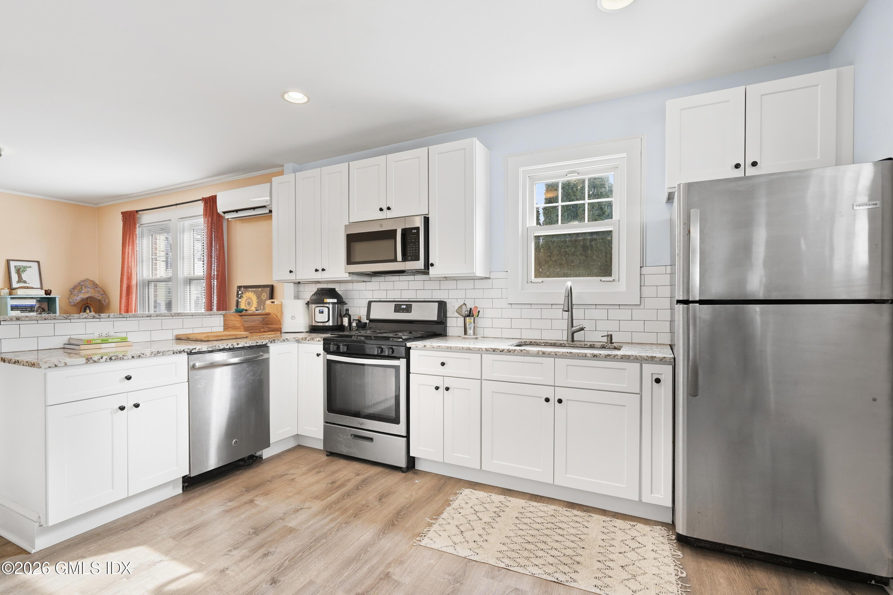 84 Pemberwick Road, Unit C Greenwich, CT 06831 - Photo 2 of 8 Kitchen