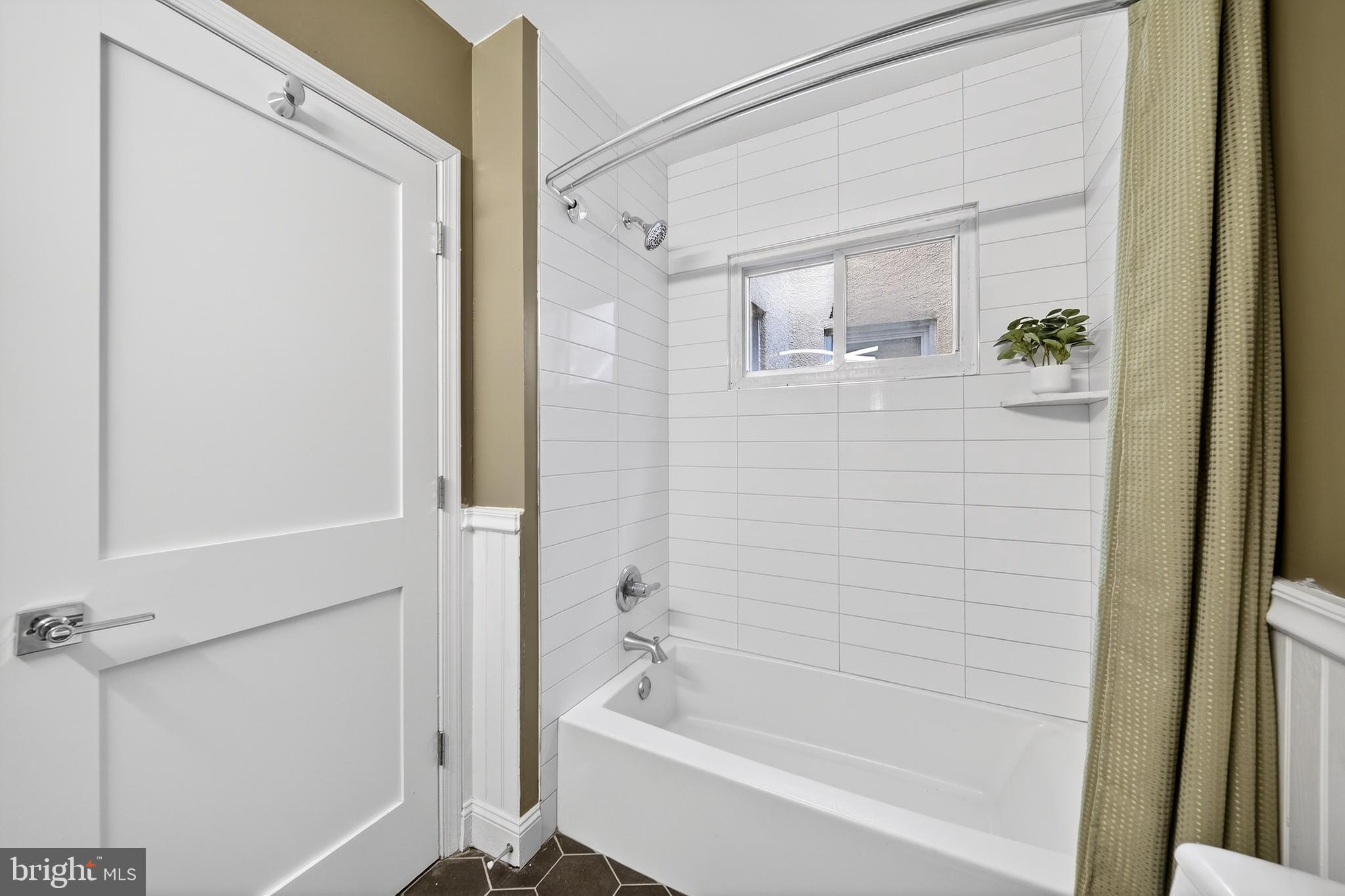 7 East Fort Avenue Baltimore, MD 21230 - Photo 35 of 73 a bathroom with a bathtub