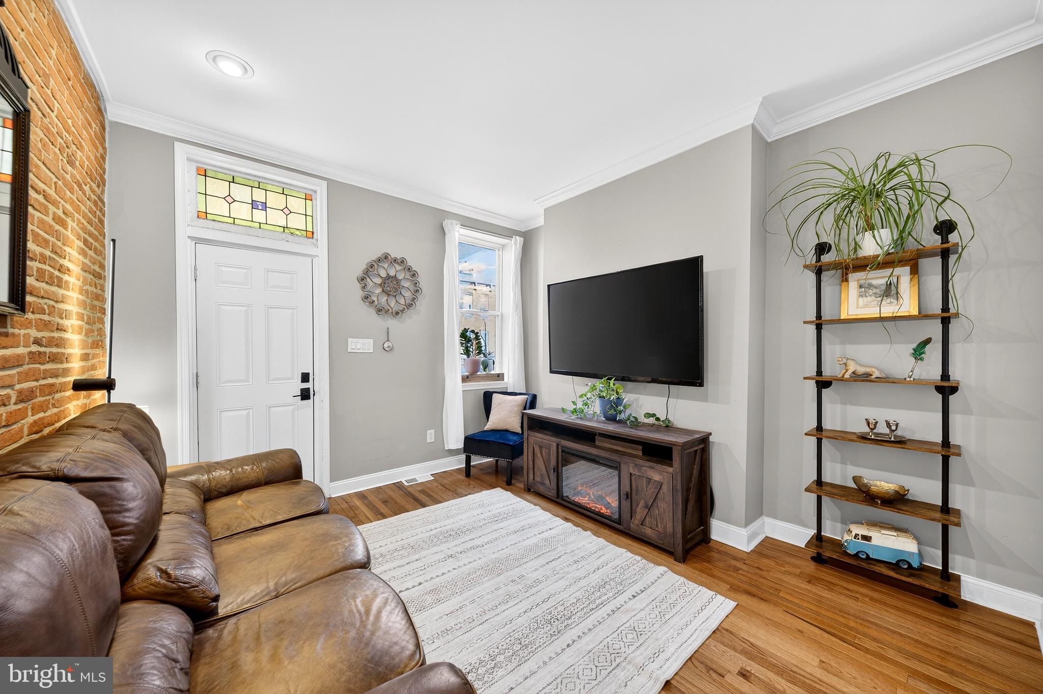 7 East Fort Avenue Baltimore, MD 21230 - Photo 5 of 73 a living room with furniture and a flat screen tv