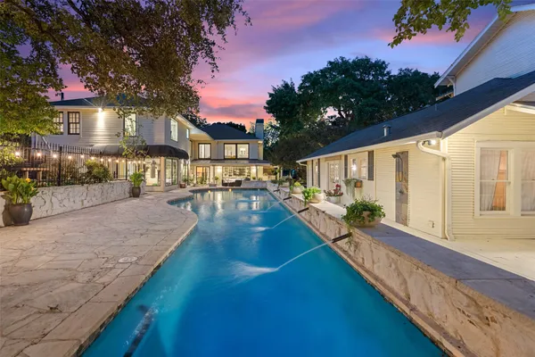 a view of a house with backyard and sitting area