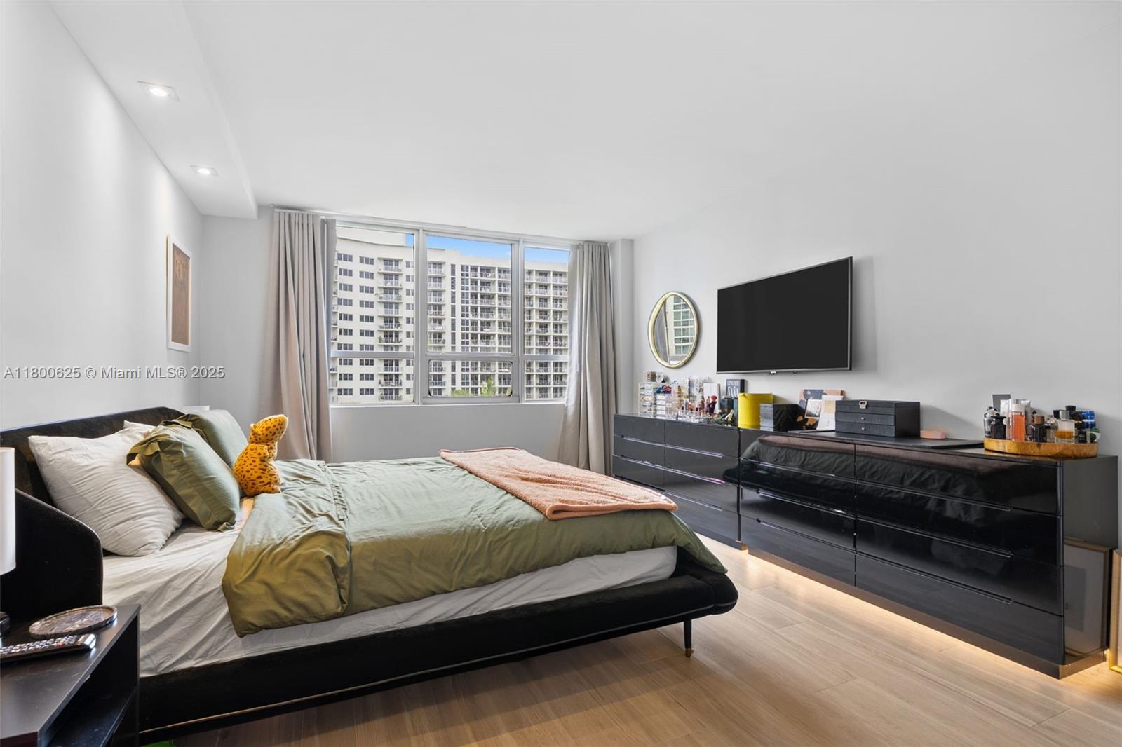 1500 Bay Road, Unit 648S Miami Beach, FL 33139 - Photo 17 of 38 Gallery Image 17