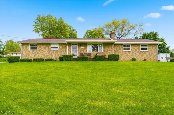 $267,900 | 2148 Clearview Street Northeast, Massillon, OH 44646