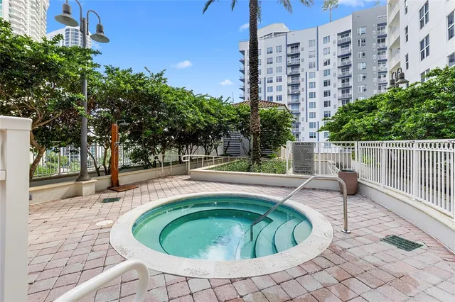 $3,200 | 511 Southeast 5th Avenue, Unit 910, Fort Lauderdale, FL 33301