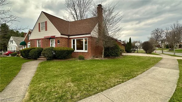 $2,900 | 23211 Fernwood Drive, Beachwood, OH 44122