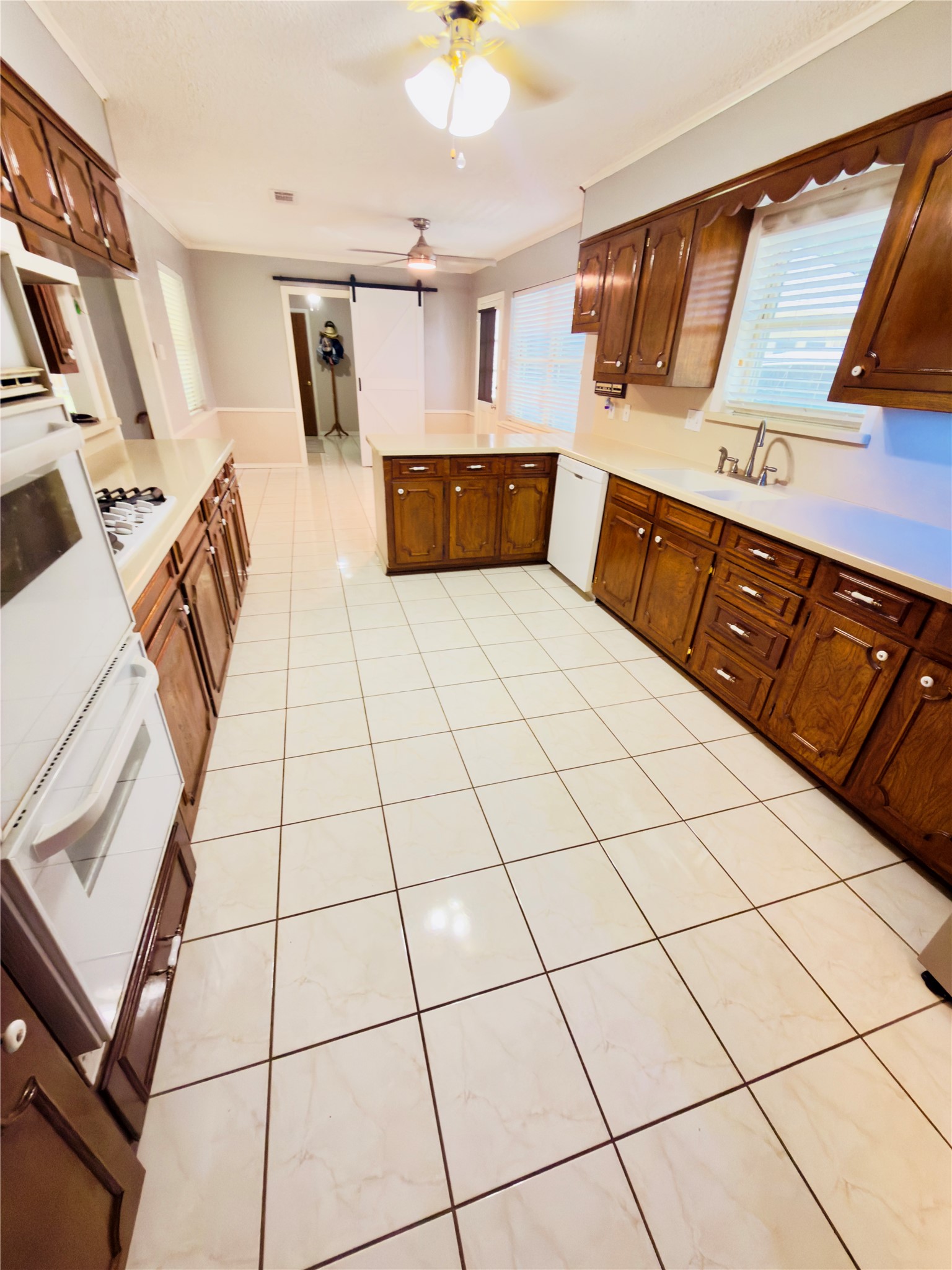 4804 Country Club View Baytown, TX 77521 - Photo 13 of 38 Kitchen