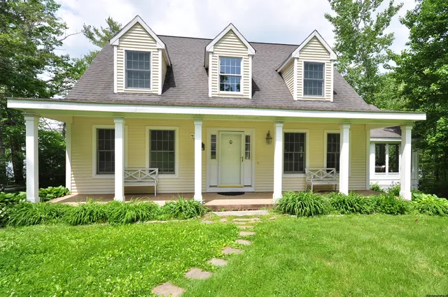 a view of a yard in front of house