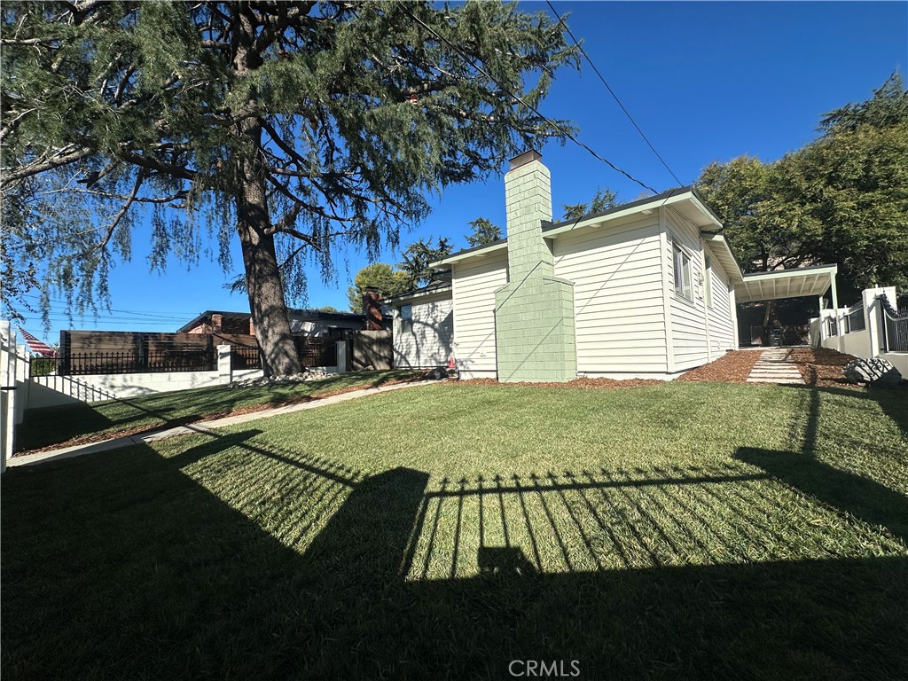 6401 Day Street Tujunga, CA 91042 - Photo 4 of 33 a view of outdoor space and yard