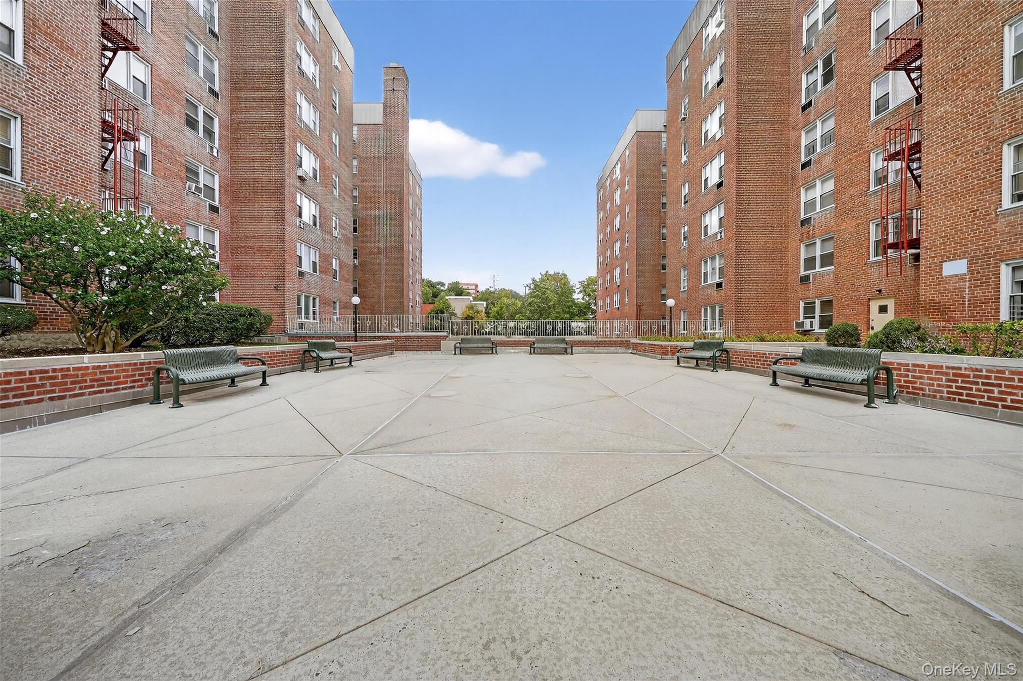 4 Sadore Lane, Unit 4U Yonkers, NY 10710 - Photo 20 of 22 a view of a city with tall buildings