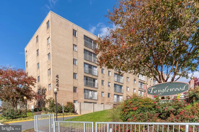$249,900 | 4241 Columbia Pike, Unit 601, Arlington, VA 22204