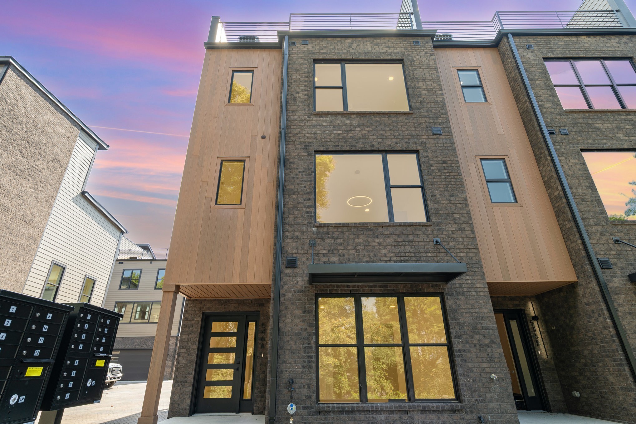 546 A Rosedale Avenue, Unit 15 Nashville, TN 37211 - Photo 2 of 40 a front view of a residential apartment building