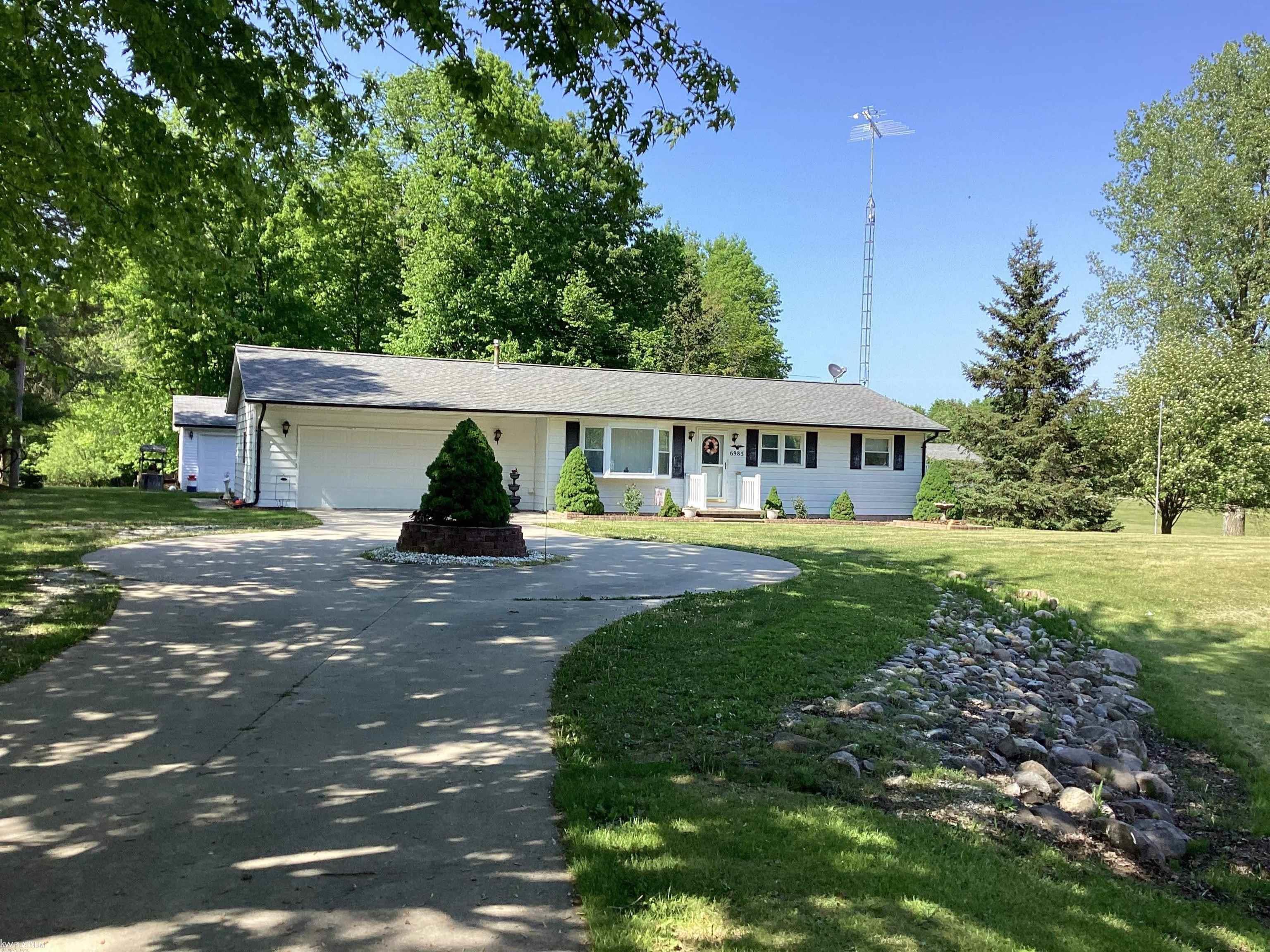 6985 Aitken Road Lexington, MI 48450 - Photo 1 of 16 50131165-4add5304-ef55-4c4b-80d3-38f5b1f32c21.JPG