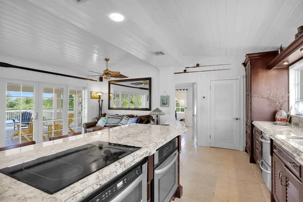 $2,800,000 | 80909 Old Highway, Islamorada, FL 33036