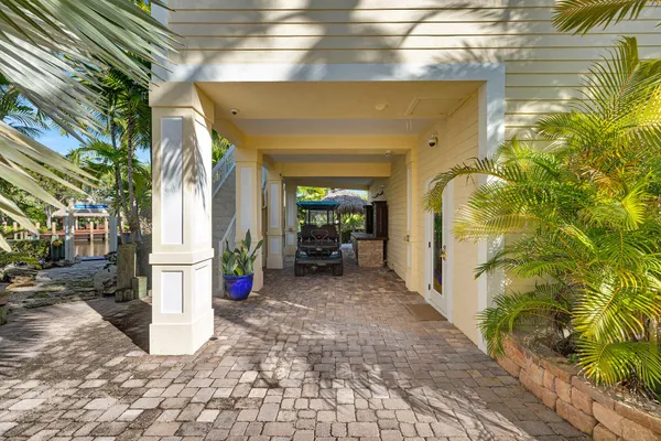 $2,800,000 | 80909 Old Highway, Islamorada, FL 33036