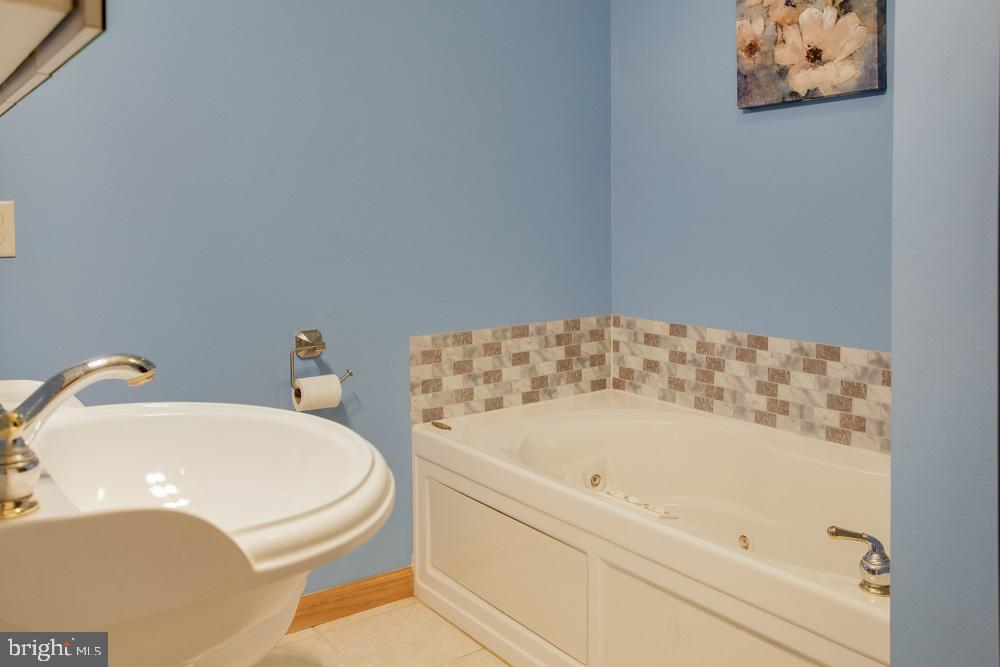 6024 Willow Spring Road Harrisburg, PA 17111 - Photo 14 of 25 Gallery Image 14