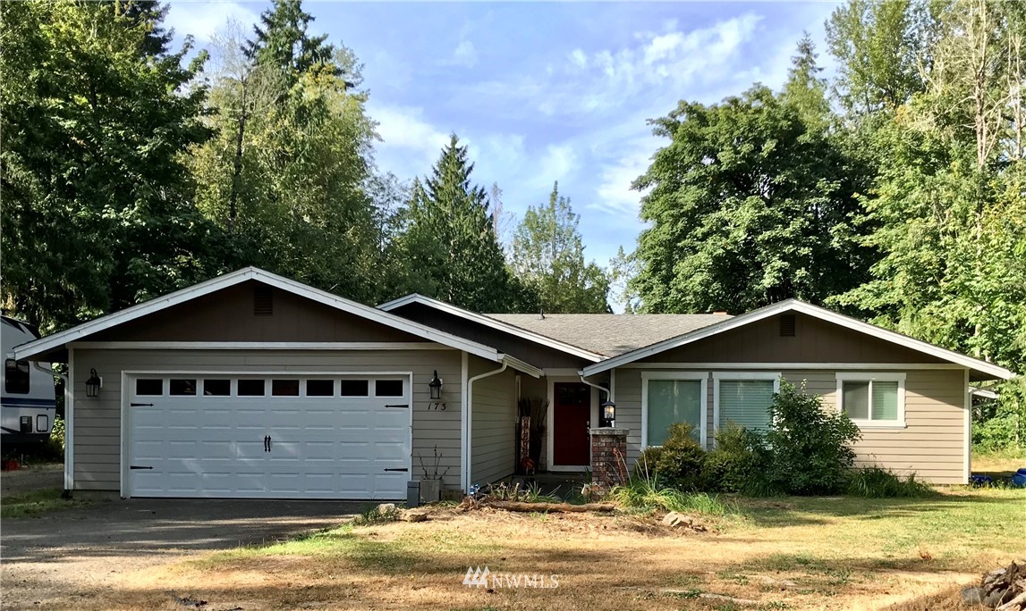173 River Heights Road Centralia, WA 98531 - Photo 2 of 40 a front view of a house with a yard