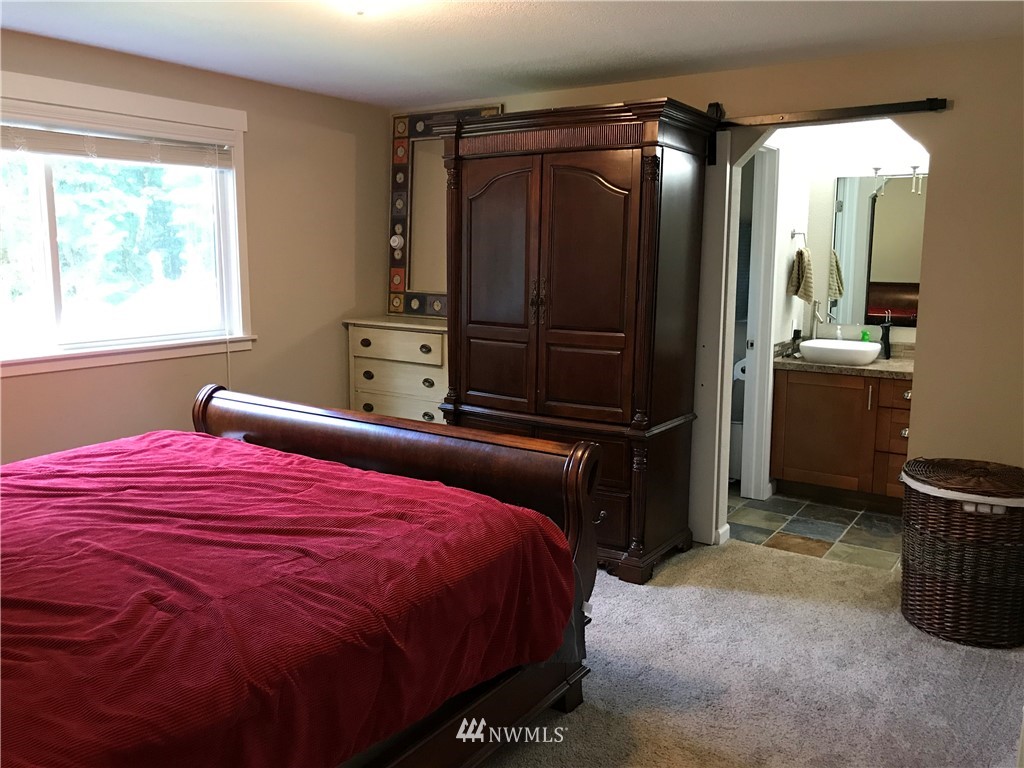 173 River Heights Road Centralia, WA 98531 - Photo 18 of 40 a bedroom with a bed and a mirror