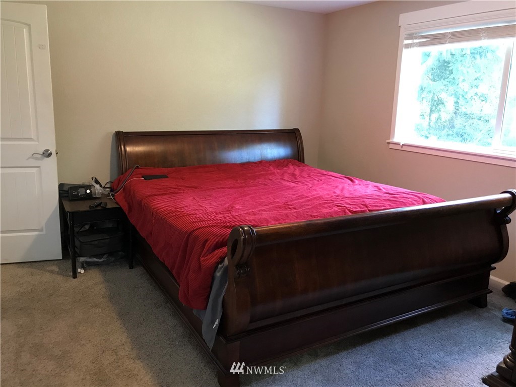 173 River Heights Road Centralia, WA 98531 - Photo 19 of 40 a bedroom with a bed and a window
