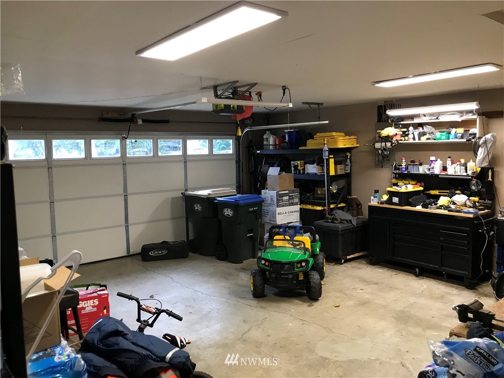 173 River Heights Road Centralia, WA 98531 - Photo 23 of 40 a garage with furniture and clutter