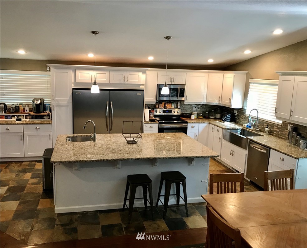 173 River Heights Road Centralia, WA 98531 - Photo 6 of 40 a kitchen with counter space cabinets and appliances