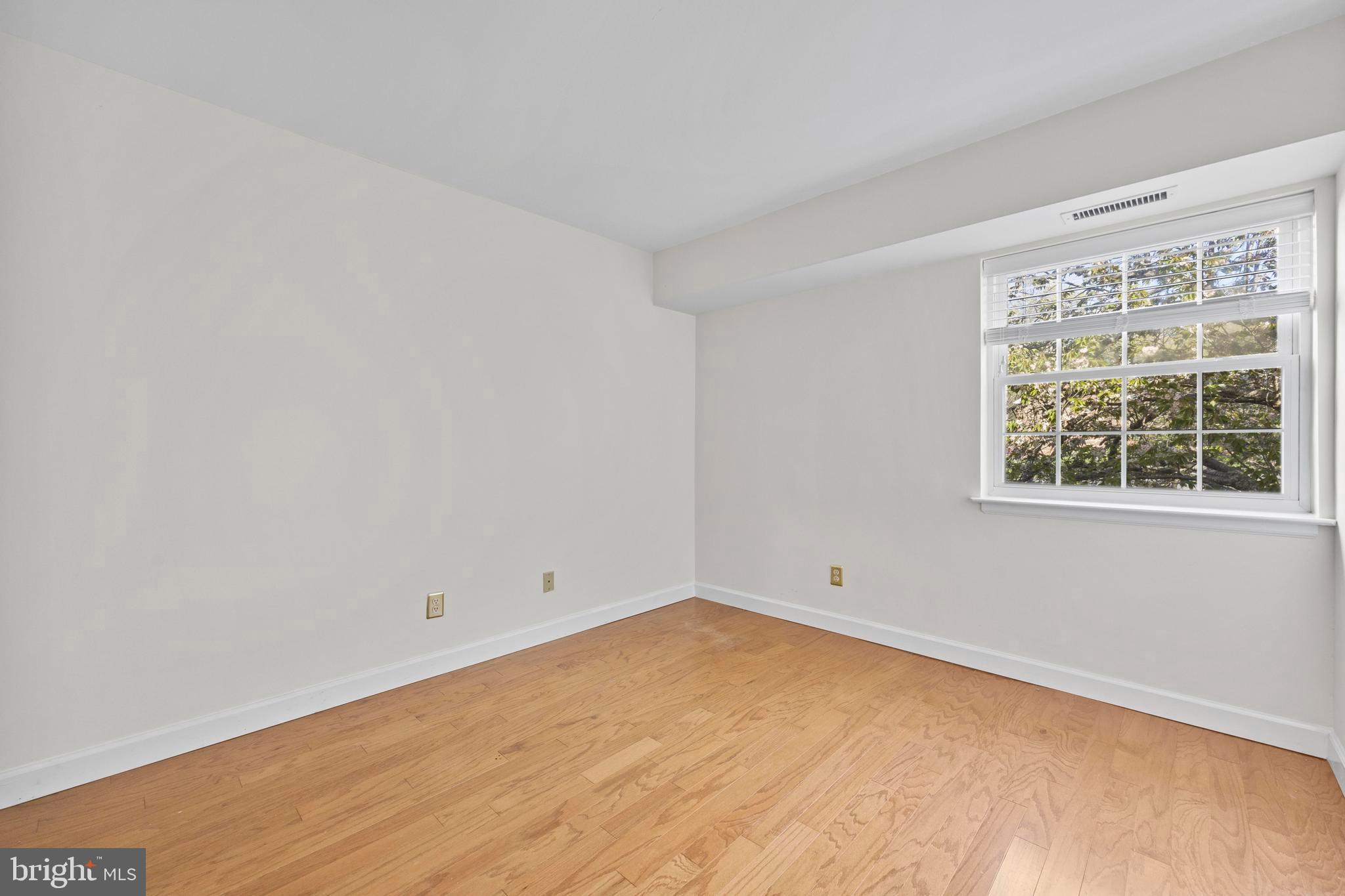 5920 Cove Landing Road, Unit 301 Burke, VA 22015 - Photo 21 of 25 2nd Bedroom