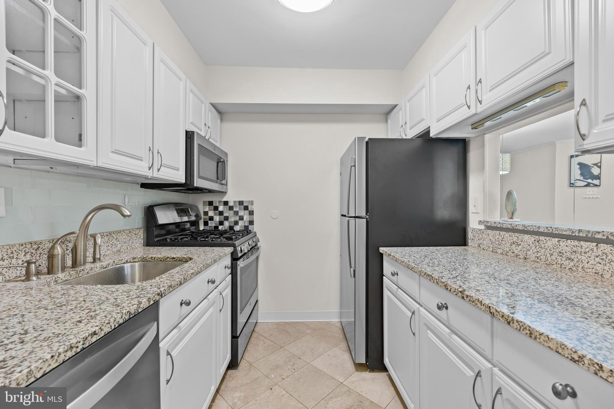 5920 Cove Landing Road, Unit 301 Burke, VA 22015 - Photo 8 of 25 Updated Kitchen