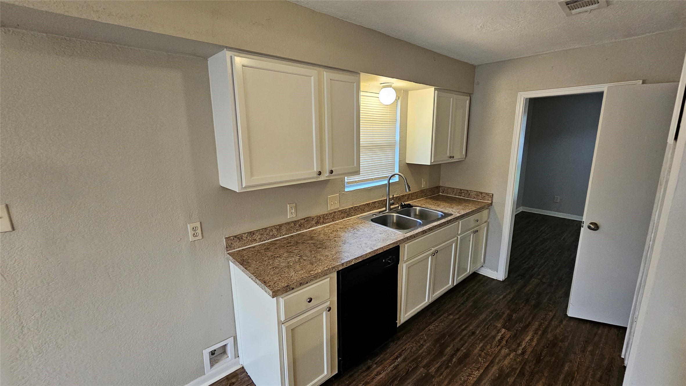 1404 Cactus Street Baytown, TX 77521 - Photo 8 of 25